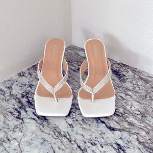 BellaMarie White Kitten Heel Pumps ~ Size 8 1/2